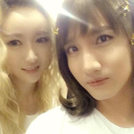140825 More of Boys' Day's Changmin! A beautiful selca with one of the Female TVXQ! Dancers~ (loveragi) 000