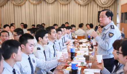 160205 Changmin at the Appreciation Luncheon for Fellow Police Officers Together with Chief of SMPA 001
