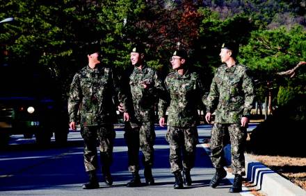 16-kr-mag-ode-to-youth-89-yunho-01