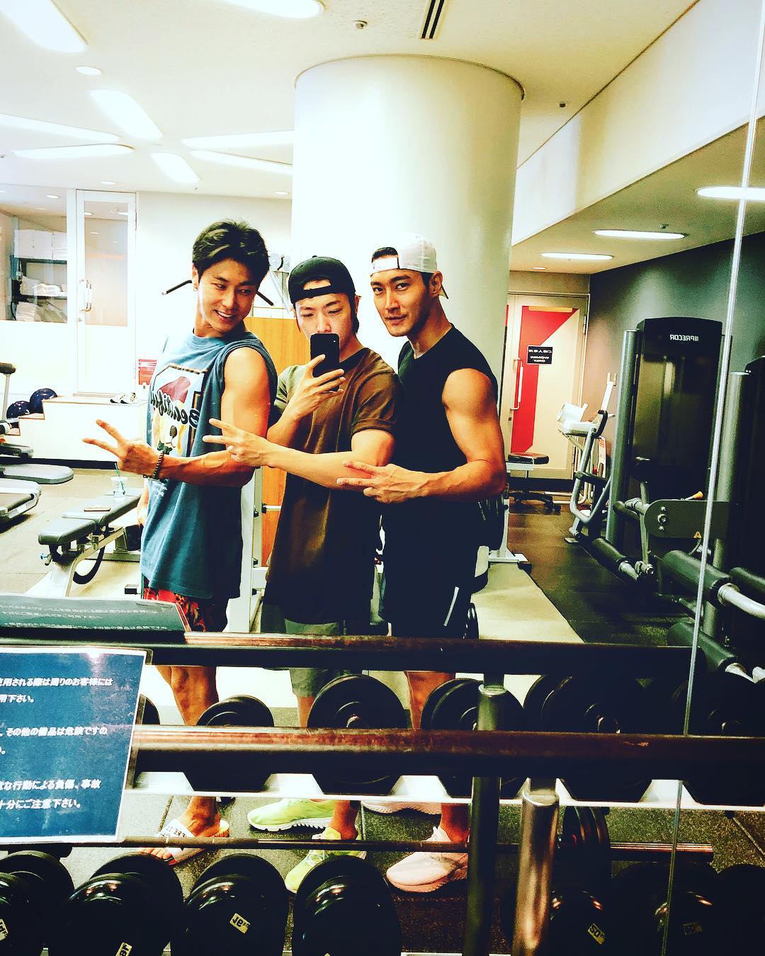 Instagram] 180730 Yunho, Donghae and Siwon Showing off their Arms “bbuing  bbuing 🐂🐅🐎”!! | TVXQ! Express, image size:1080x1350